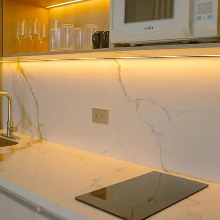 Sea View Pool And Jacuzzi Airport 5 Min Away Apartamento